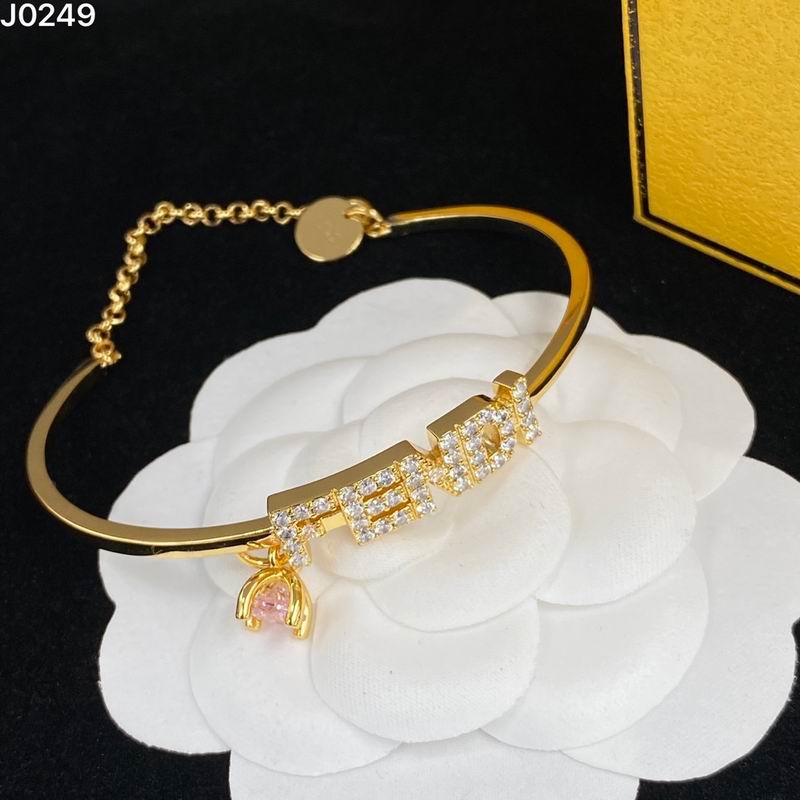 Fendi bracelet 10lyr2 (2)